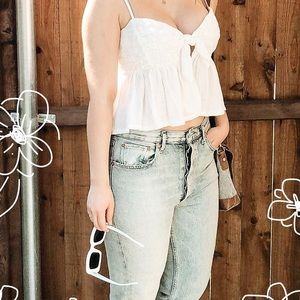 💭🌵TRENDY WHITE TIE FRONT CROP TOP 🌵💭
